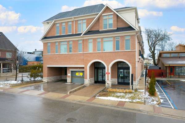 215 Broadway ST #207, Peel, ON L5M 1J1