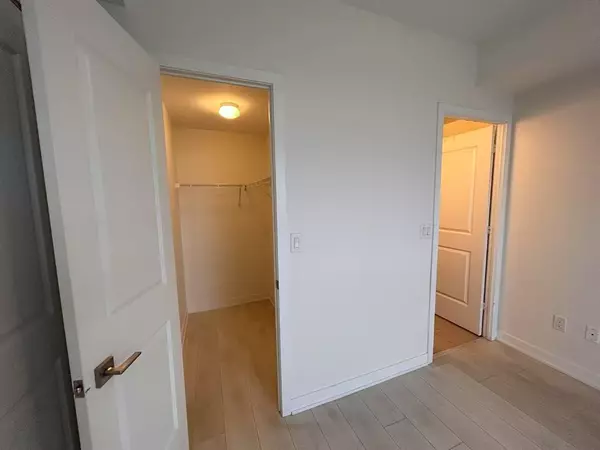 Mississauga, ON L5M 0Y6,4633 Glen Erin DR #308