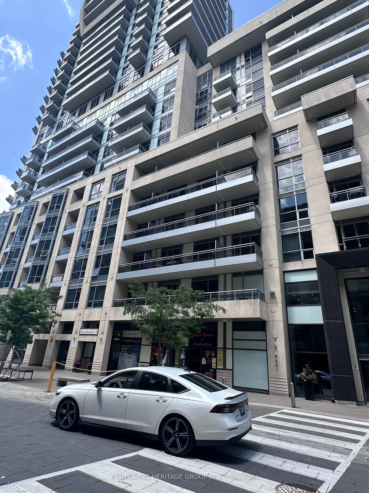 Richmond Hill, ON L4C 1H9,9201 Yonge ST #617