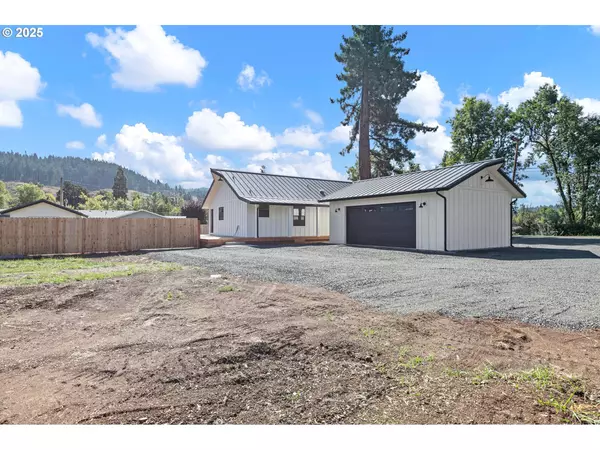 Cottage Grove, OR 97424,31395 KENADY LN