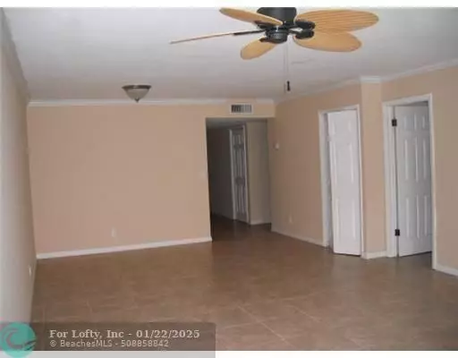 Weston, FL 33326,231 Lakeview Dr  #102