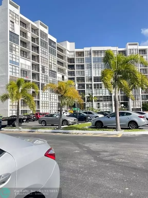 Hallandale Beach, FL 33009,800 Parkview Dr  #1025