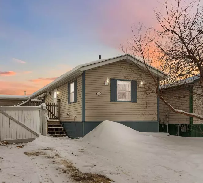 132 Mitchell DR, Fort Mcmurray, AB T9K 2P1