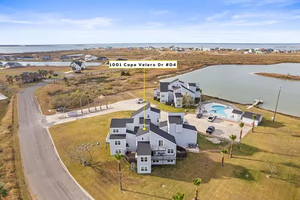 1001 Cape Velero Dr #D4, Rockport, TX 78382