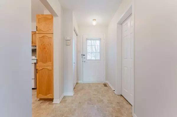 Barrhaven, ON K2J 3C4,5 Bourne ST