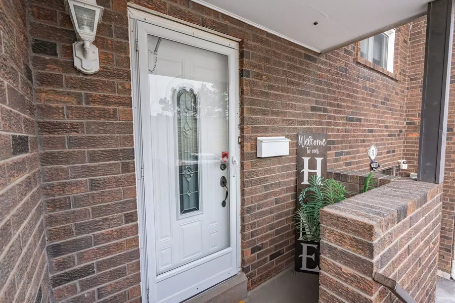 52 Permfield PATH #46, Toronto W08, ON M9C 4Y5