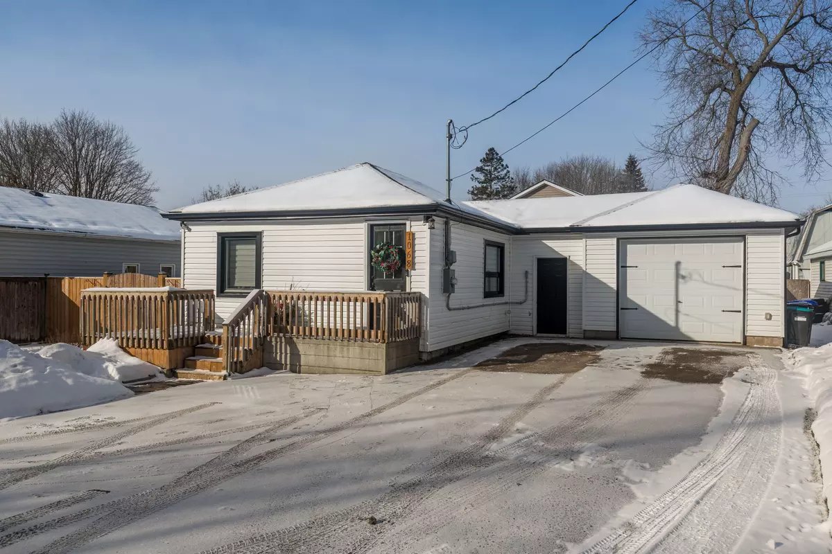 Innisfil, ON L0L 1C0,1068 Emily ST