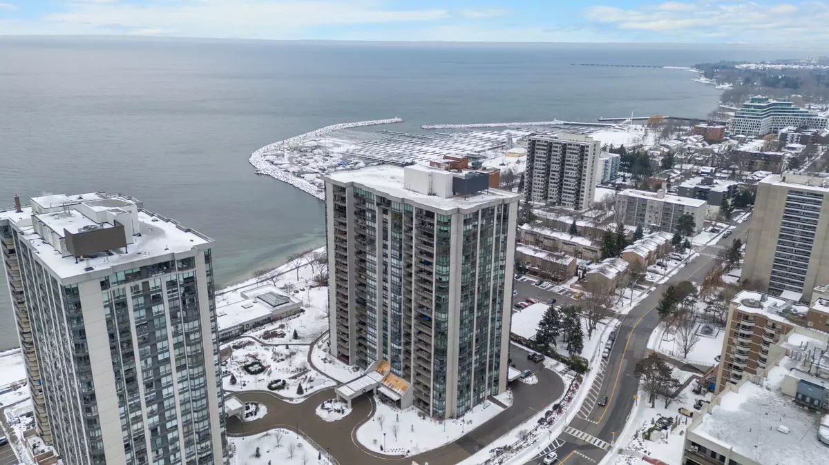 Oakville, ON L6L 5V2,2180 Marine DR #904