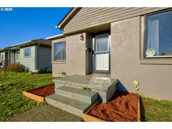 Myrtle Point, OR 97458,621 MAPLE ST