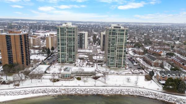 Oakville, ON L6L 5V2,2180 Marine DR #904