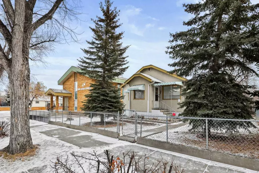 230 8A ST NE, Calgary, AB T2E 4J1