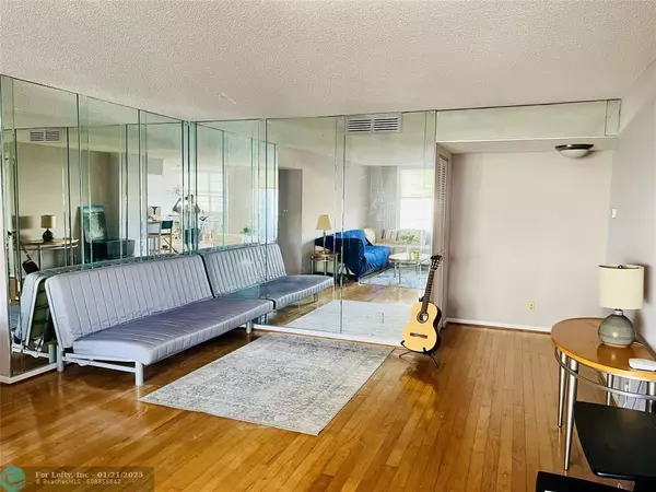 Hallandale Beach, FL 33009,1880 S Ocean Dr  #306