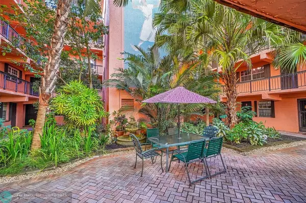 Fort Lauderdale, FL 33311,650 Tennis Club Dr  #305