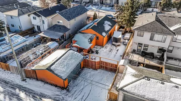 Calgary, AB T3B 0B7,4816 Bowness RD NW