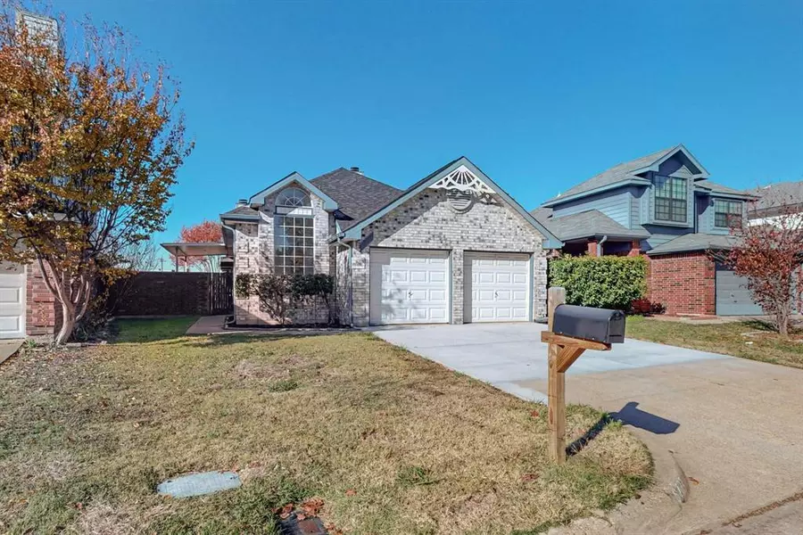 6737 Driffield Circle W, North Richland Hills, TX 76182