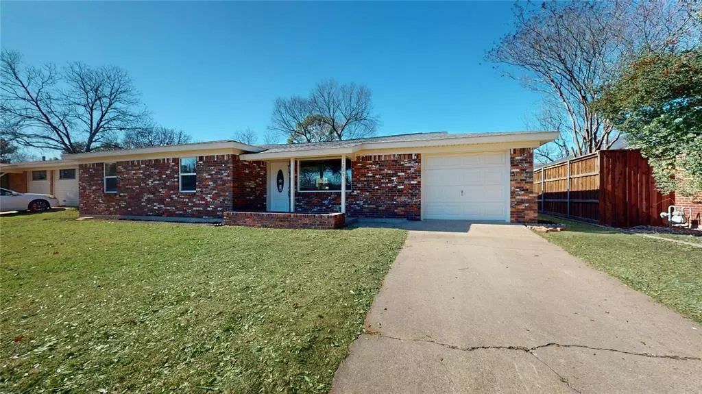 1233 Valentine Street, Hurst, TX 76053