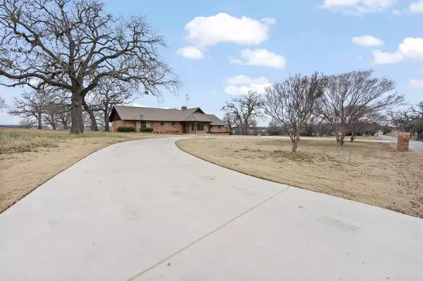 4005 Redbird Lane, Cleburne, TX 76058