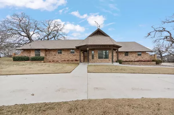 Cleburne, TX 76058,4005 Redbird Lane