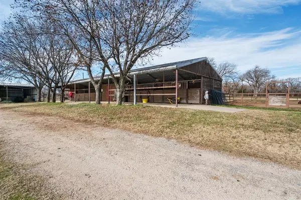 Stephenville, TX 76401,693 CR 501 #15