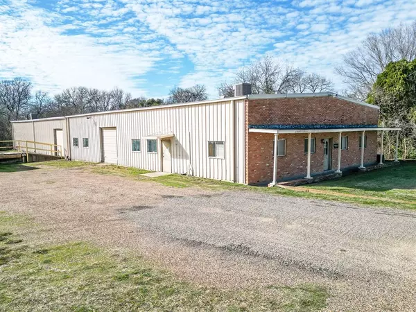 2415 N Preston Street, Ennis, TX 75119