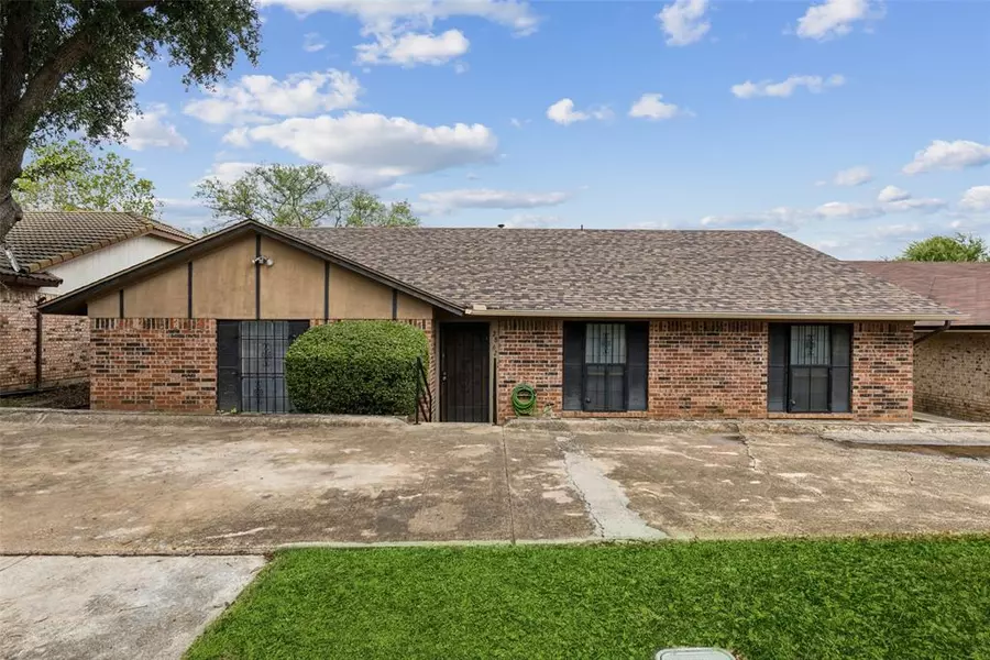 2862 Southpark Lane, Fort Worth, TX 76133