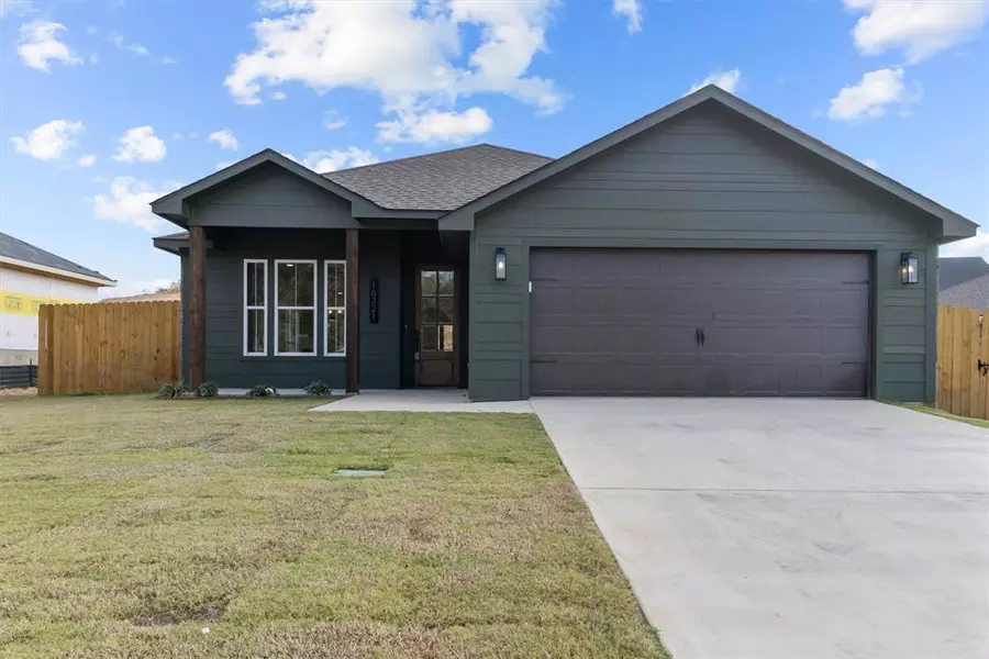 16321 Crossing Circle, Lindale, TX 75771