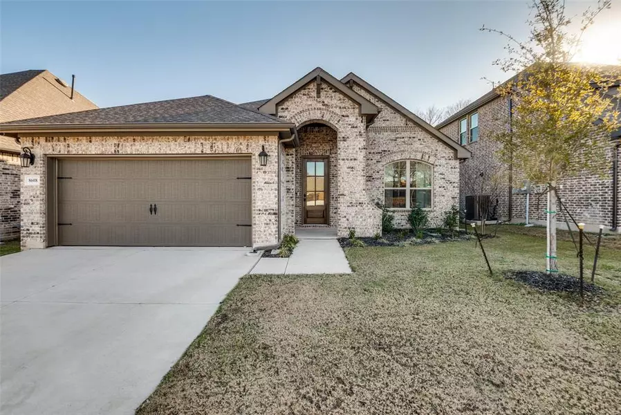 8608 Spindletop Drive, Fort Worth, TX 76120