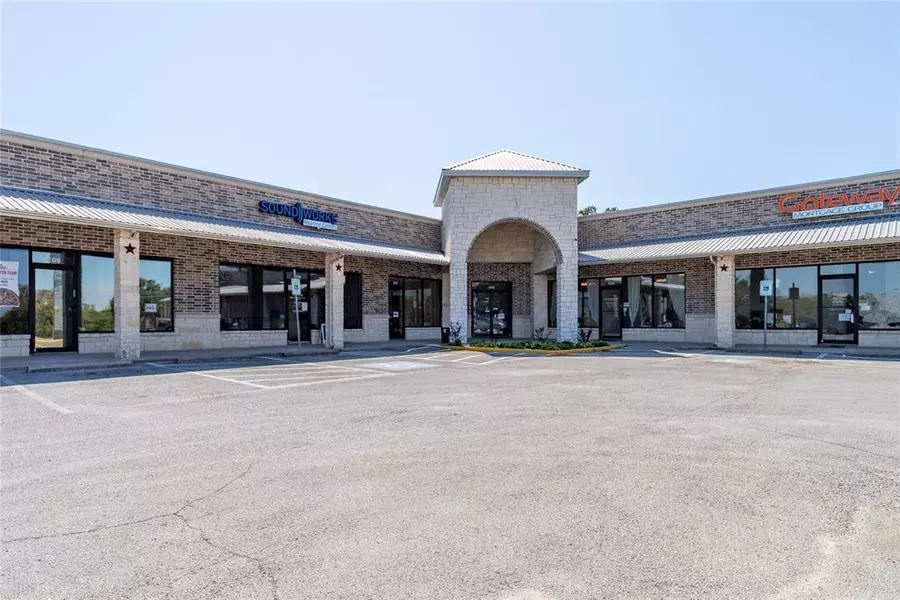 2441 E US Highway 377 #104, Granbury, TX 76049