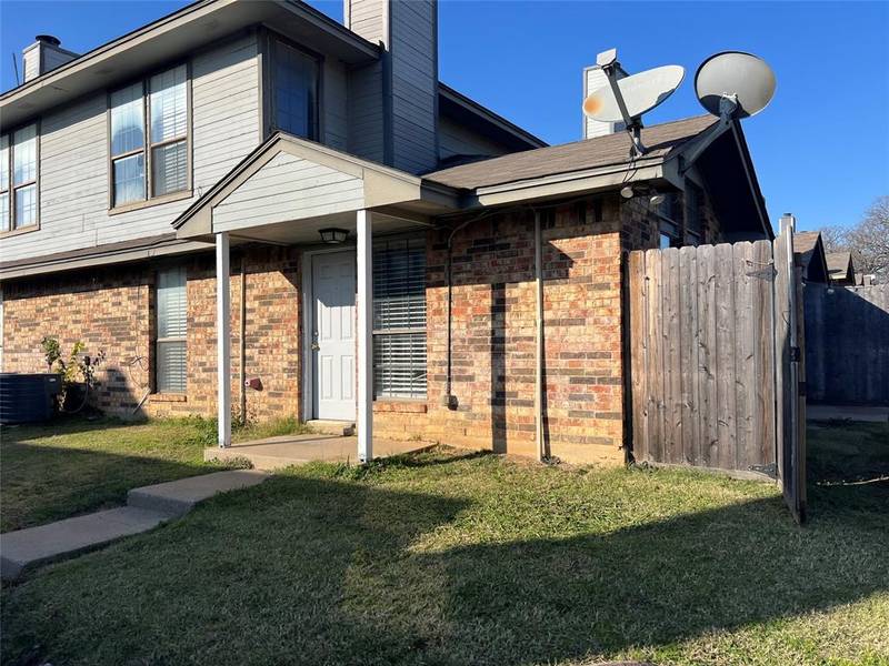 111 Peachtree Court #C, Kennedale, TX 76060