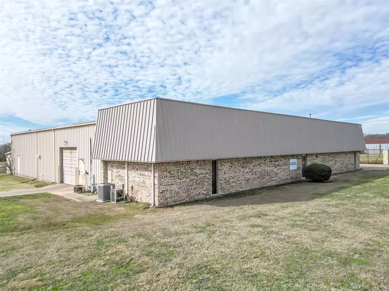 2313 N Preston Street, Ennis, TX 75119