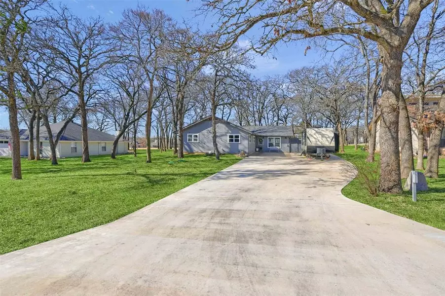 237 Cayuga Trail, Lake Kiowa, TX 76240