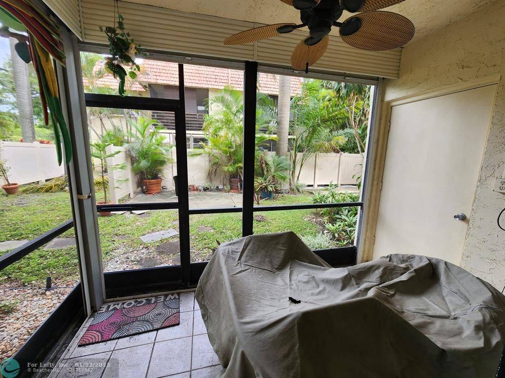 Pompano Beach, FL 33060,132 S Cypress Rd  #511