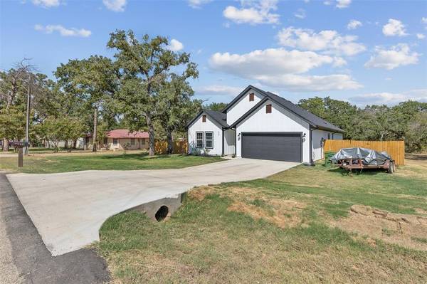 437 Sage Trail,  Springtown,  TX 76082