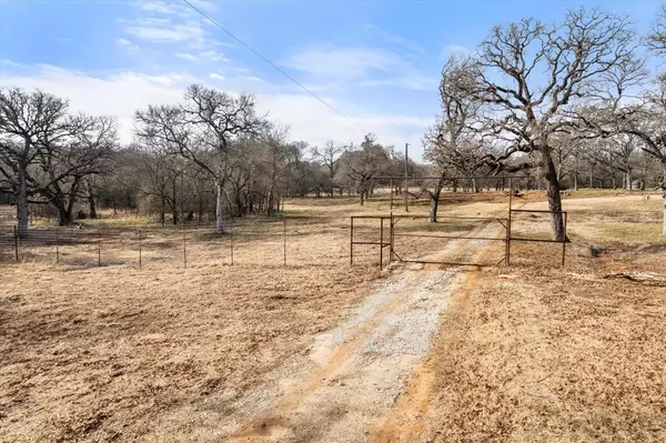 Covington, TX 76636,101 Cemetery Road