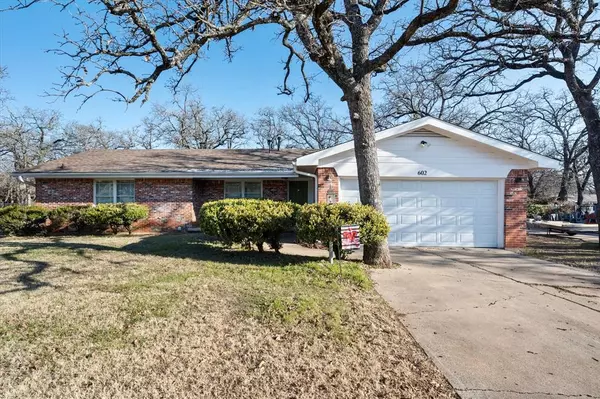 602 Woodlawn Drive, Keene, TX 76059