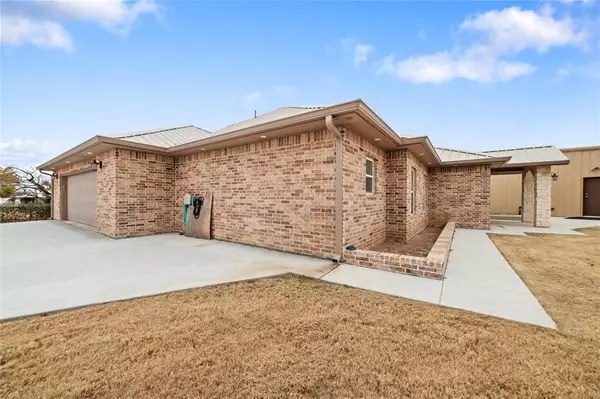 Coleman, TX 76834,241 E Circle Dr