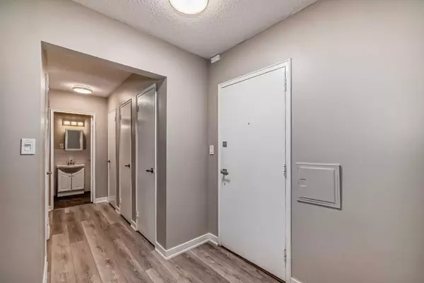 Calgary, AB T2S 1Z4,3316 Rideau PL Southwest #202