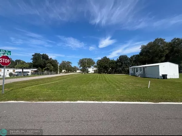 Moore Haven, FL 33471,587 NW AVENUE D