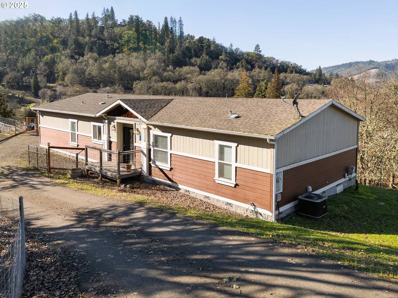 320 CEGAVSKE LN, Roseburg, OR 97470