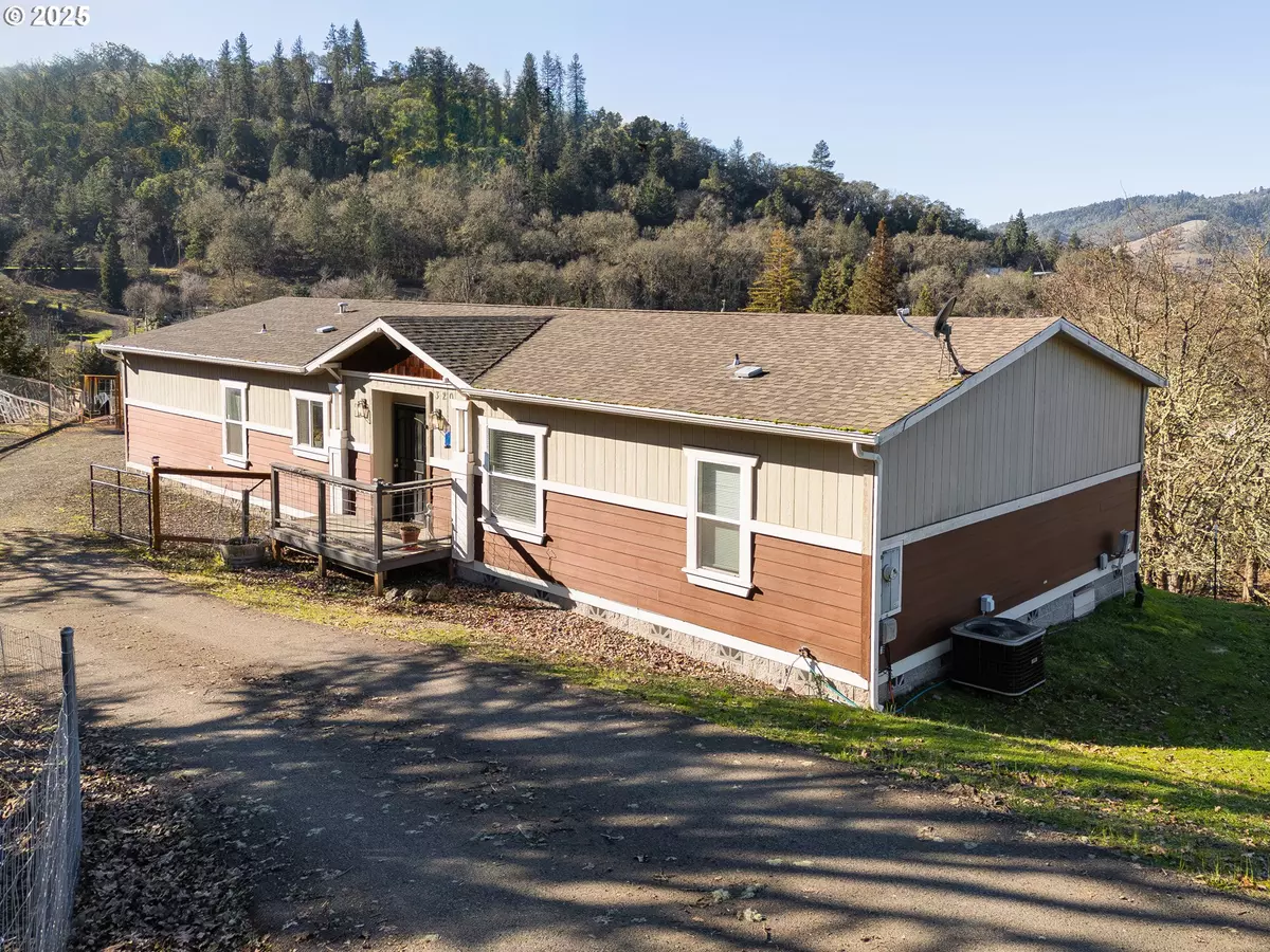 Roseburg, OR 97470,320 CEGAVSKE LN