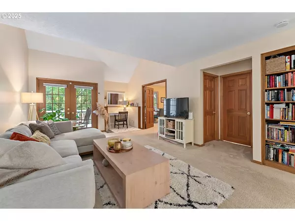 Lake Oswego, OR 97035,15215 BOONES WAY