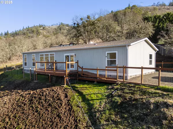 Roseburg, OR 97470,320 CEGAVSKE LN