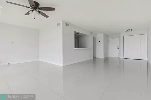 Hallandale Beach, FL 33009,2101 Atlantic Shores Blvd  #502