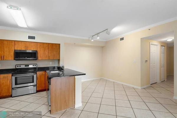 West Palm Beach, FL 33411,6492 Emerald Dunes Dr  #208