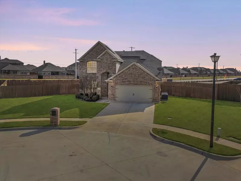 113 Live Oak Drive, Crowley, TX 76036