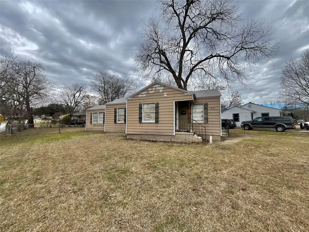 River Oaks, TX 76114,1451 Greenbrier Drive