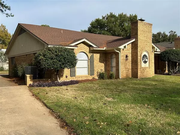 1817 Lincolnshire Drive, Bedford, TX 76021