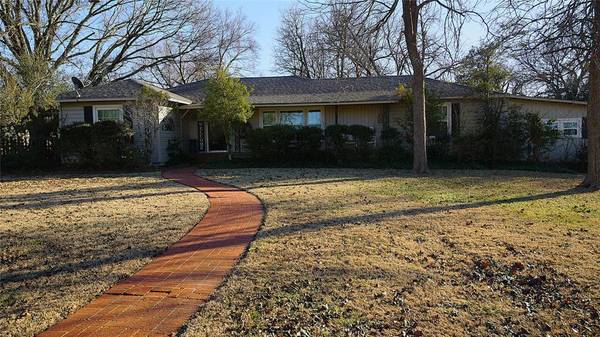 407 Walcott Street, Honey Grove, TX 75446