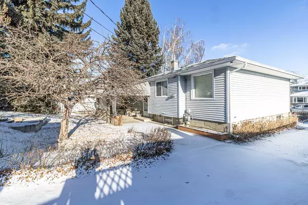 Calgary, AB T2K3P4,6007 Thornbank DR NW