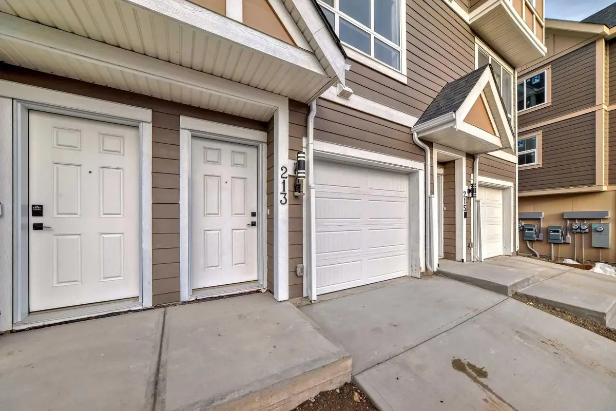 Calgary, AB T3R 0V3,213 Sherwood LN NW